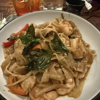 26 Thai Kitchen & Bar - Midtown - Drunken noodles with chicken and shrimp - Thai Near Me - Atlanta, Georgia