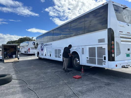 Roadside Heavy Duty Tire Repair - I specialize in roadside repair for heavy duty tires and rim repair. Give us a call 5:00am-Midnight Mon-Fri at 352-470-4410 Roadside Heavy Duty Tire Repair - I specialize in roadside repair for heavy duty tires and rim repair. Give us a call 5:00am-Midnight Mon-Fri at 352-470-4410