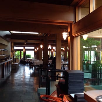 Old Vines Restaurant - Inside the restaurant - Canadian (New) Near Me - Kelowna, British Columbia