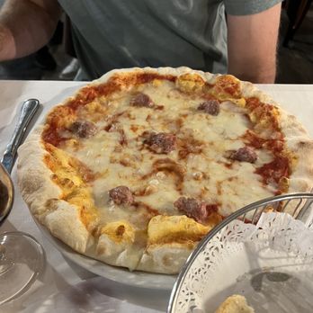 Alessio - Custom topping pizza - Roman Near Me - Rome, RM
