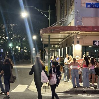 Scarlet Honolulu - The club is to the left on the right are the people selling wristbands to the college kids. - Dance Clubs Near Me - Honolulu, Hawaii