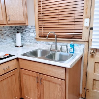 Tom's Cabinets - After adding backsplash, new sink faucet, and countertops - Cabinetry Near Me - Chicago, Illinois Tom's Cabinets - After adding backsplash, new sink faucet, and countertops - Cabinetry Near Me - Chicago, Illinois