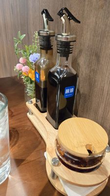 Yu's Noodle Shop by null