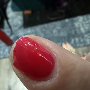 Glamour Nails Lakeland - Chip at the tip within 18 hours and you can see the crack in the polish (fixed with super glue ) - Nail Salons Near Me - Auburn, Washington