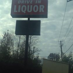 East Pines Liquor Store - On Thanksgiving morning the drive in was packed.