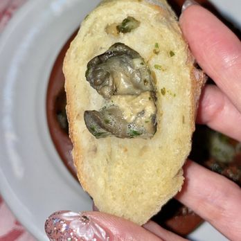 L'Auberge Bressane - Escargots in garlic butter - French Near Me - Paris, 75 L'Auberge Bressane - Escargots in garlic butter - French Near Me - Paris, 75