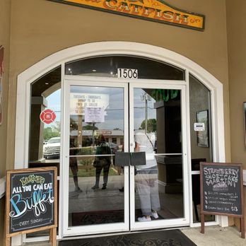 Lightsey's Restaurant - Exterior - Seafood Near Me - Okeechobee, Florida