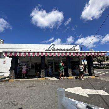 Leonard's Bakery - Outside- you order inside and wait for your order outside. Line moves pretty quickly. - Bakeries Near Me - Honolulu, Hawaii Leonard's Bakery - Outside- you order inside and wait for your order outside. Line moves pretty quickly. - Bakeries Near Me - Honolulu, Hawaii