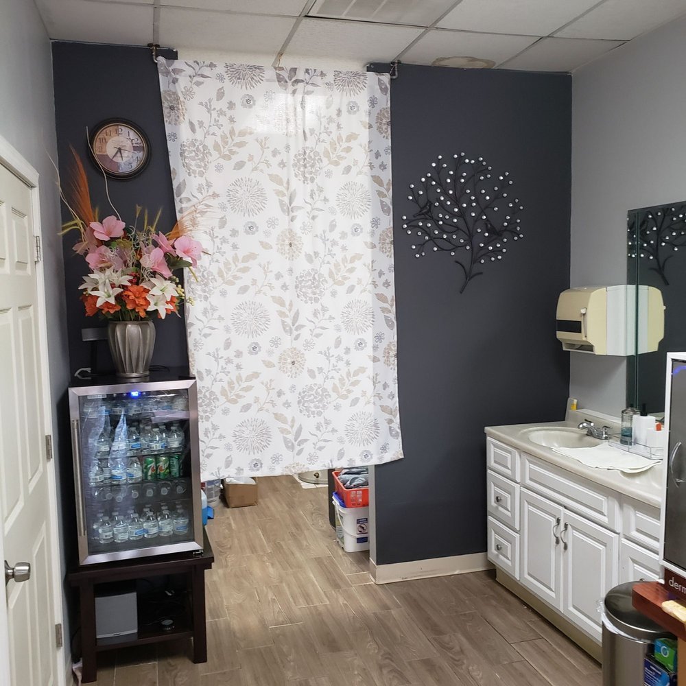 NATURAL NAILS Updated April 2024 140 Photos & 64 Reviews 173 W