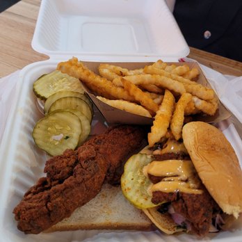 Dave's Hot Chicken - Chicken Shop Near Me - Brooklyn, New York