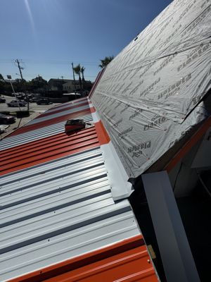 Modern Metal Roofs Logo