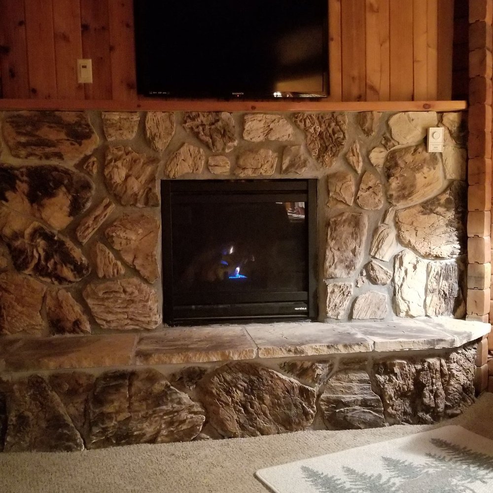 Ireland's Rustic Lodges - Little gas flame,  beautiful fireplace - Hotels Near Me - Gold Beach, Oregon