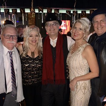 Avignone's - Erskine, Beyer's & Gooch's ringing in the New Year - Lounges Near Me - Montrose, California