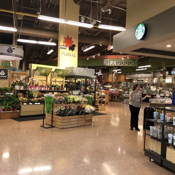 Publix - Entrance with Starbucks - Grocery Near Me - Charlotte, North Carolina
