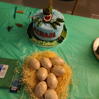 Dalton's Cakes - a cake with a dinosaur on it - Cupcakes Near Me - Grayslake, Illinois Dalton's Cakes - a cake with a dinosaur on it - Cupcakes Near Me - Grayslake, Illinois