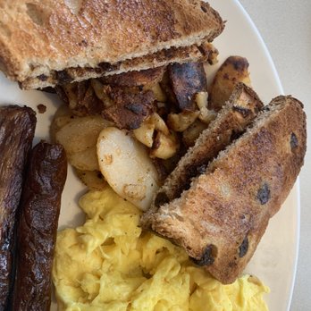 Mitchell's On Main - Breakfast & Brunch Near Me - Cromwell, Connecticut