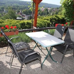 Flair Hotel Villa Ilske - Einer der Tische auf der Weinterrasse