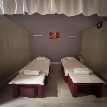 99 Foot Spa - In the foot massage area, I picked the only guy who works there and he did a really good job. Great pressure and a solid massage. - Massage Near Me - San Jose, California