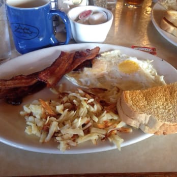 Elmer's Restaurant - This is half of a breakfast. Yep we split it. - Diners Near Me - Hillsboro, Oregon Elmer's Restaurant - This is half of a breakfast. Yep we split it. - Diners Near Me - Hillsboro, Oregon