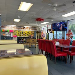 Jalapeno Tacos kc - Dining/seating area
