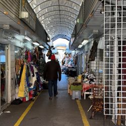 Malcolm Shabazz Harlem Market - Harlem Market walkway
