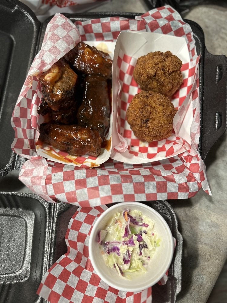 LEACHMON PIT STOP BBQ 1551 Valley W Dr, West Des Moines, Iowa