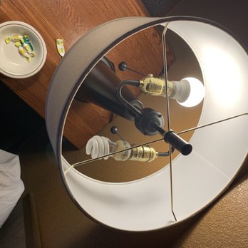 Robinhood Resort - Another lamp half workinh - Big Bear Lake, CA