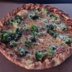 Pizza-Flitza - Pizza mit einfach Brokkoli. Lecker!