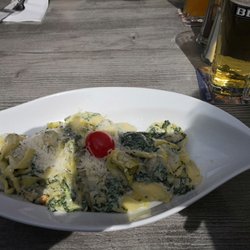 La Taverna al Porto - Tortellini in Gorgonzolasauce mit Spinat und Walnüssen