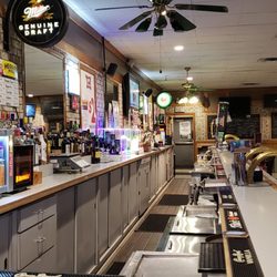 Tracks Bar & Grill