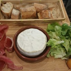 Le Piquillo - Camembert rôti au four (brebis).