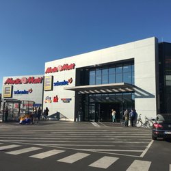 EDEKA Schenke - Der Eingang: Mediamarkt  Schenke  Intersport  Dm und kik unter einem Dach