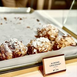 Lakon Paris Patisserie - Almond croissant