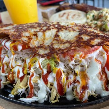 Super Tequeno - Patacon con queso frito, pollo y queso gratinado (que delicia!!!!) - Venezuelan Near Me - Lutz, Florida