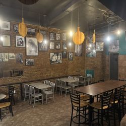 PizzaRoni - Sitting area