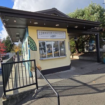 Commuter Comforts - The outdoor Commuter Comforts booth, open primarily during the morning commute - Coffee & Tea Near Me - Bainbridge Island, Washington