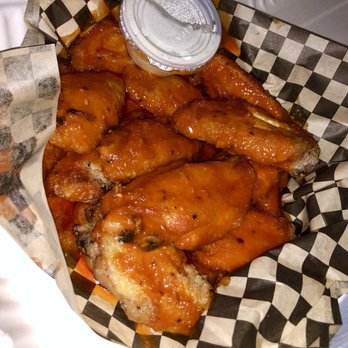 Kelly's Olympian - Buffalo Wings - Dive Bars Near Me - Portland, Oregon