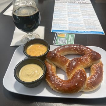 Flying Saucer - Alright for German airport food. Not bad, not great, beers good. - Beer Bar Near Me - Dallas, Texas