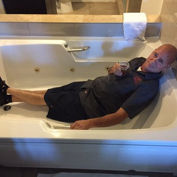 Hotel CURRENT - Jacuzzi 2 person tub is awesome - Hotels Near Me - Long Beach, California Hotel CURRENT - Jacuzzi 2 person tub is awesome - Hotels Near Me - Long Beach, California