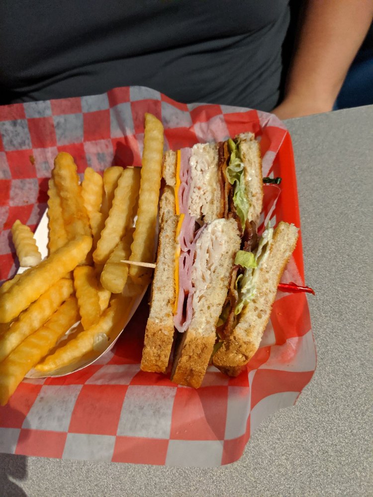 COACH’S CORNER 39 Photos & 72 Reviews Sports Bars 3016 E Victory Dr, Savannah, GA