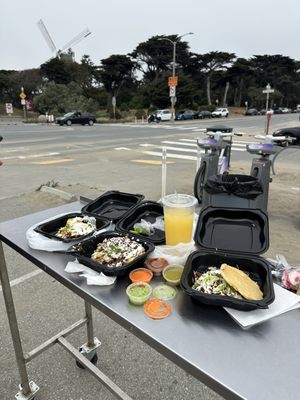 Leo’s Tacos Truck by null