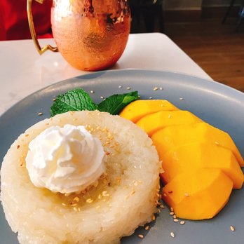 Kin'd - Omggg they gave me mango sticky rice on the house cuz they recognized me from my review!!! - Thai Near Me - Fresh Meadows, New York