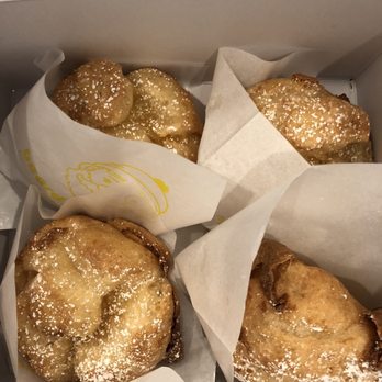 Beard Papa's - Bakeries Near Me - Katy, Texas