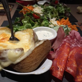 100 Patates - Cheese-covered Baked Potato w/ Sliced Meats - French Near Me - Metz, 57