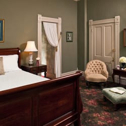 Devereaux Shields House - Rose Suite