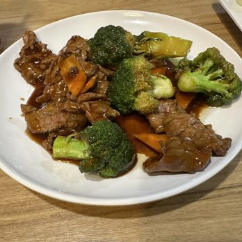 Mt Palace - Beef Broccoli - Chinese Near Me - Mount Pocono, Pennsylvania