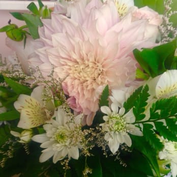 Jupiter Blooms - Beautiful centerpieces - Florists Near Me