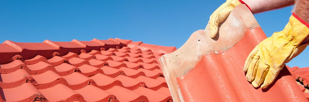 Slide of Monteros Roofing & Outdoors