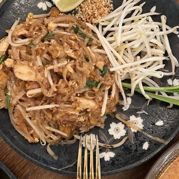 Mahasan - Chicken pad Thai - Thai Near Me - San Mateo, California Mahasan - Chicken pad Thai - Thai Near Me - San Mateo, California