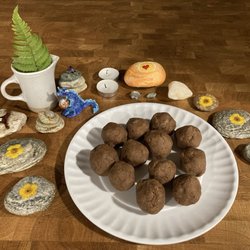 Root to Rise Wellness Bar - My homemade protein balls (simply figs, peanut butter, and coconut flower), a pottery dragon made by a local super friend, and homemade art.
